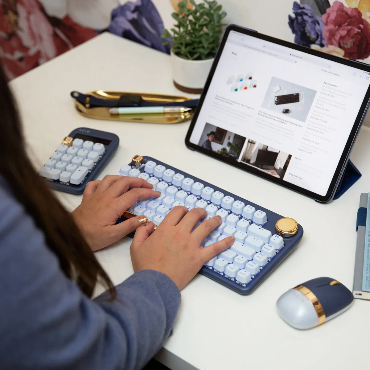 IZO Wireless Keyboard (Blue Switch)