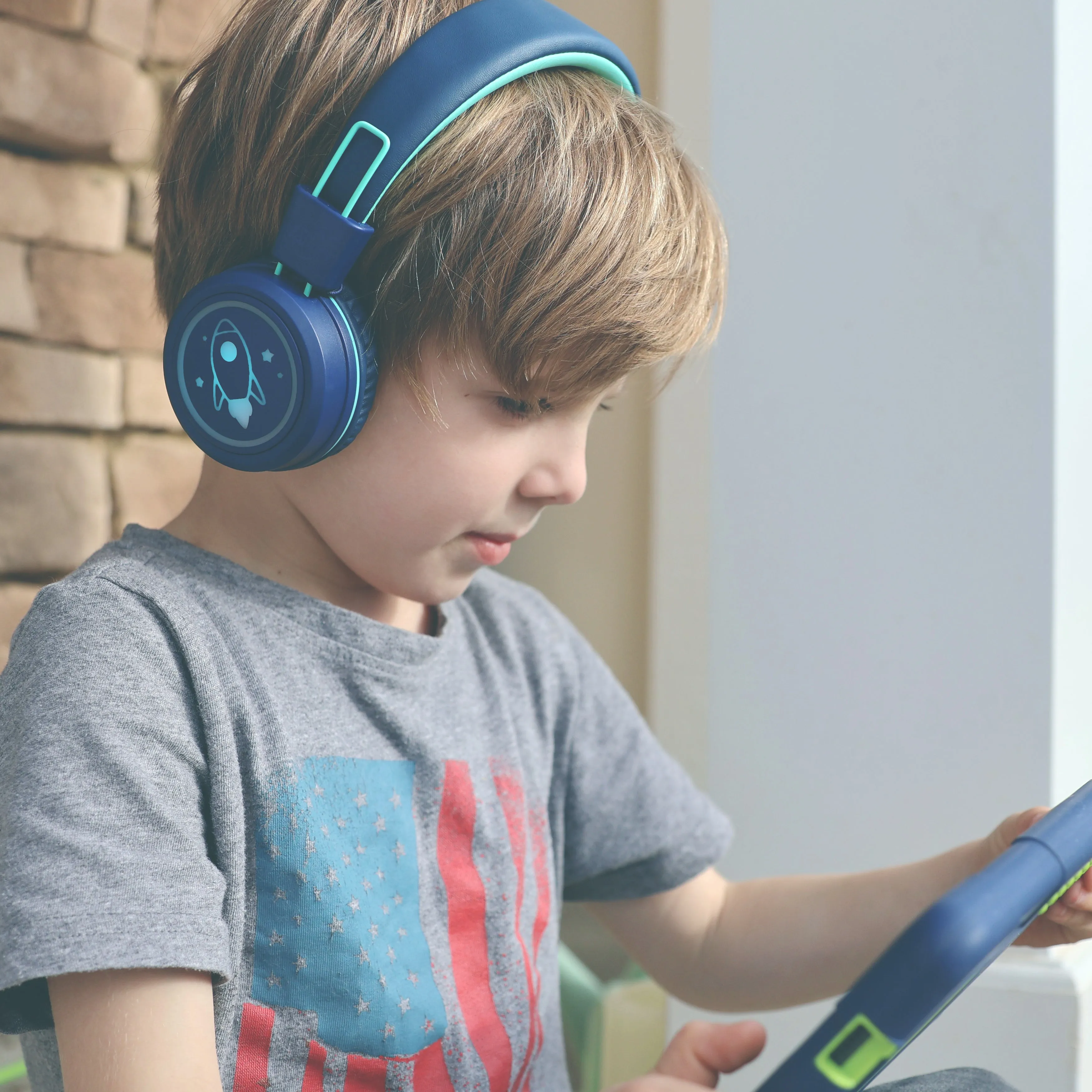 KidJamz KJ55BT Bluetooth Wireless Headphones for Kids with LED Lights [Bluetooth]