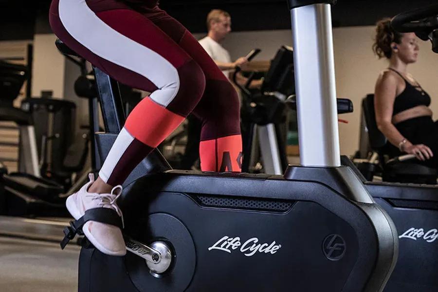 Life Fitness Club Series   (Plus) Upright Lifecycle Bike w/ SE3 Console (DEMO) (🎁HOLIDAY SALE)