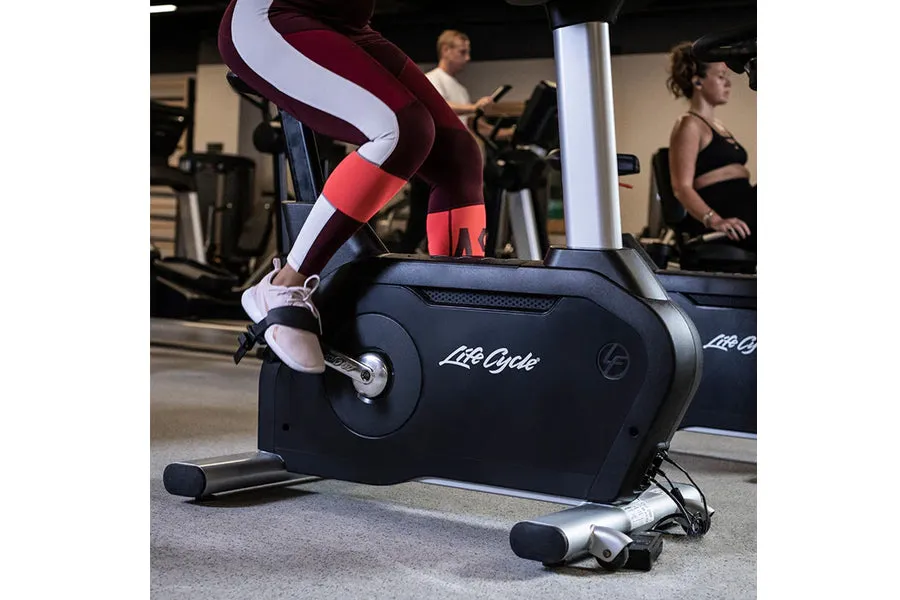 Life Fitness Club Series   (Plus) Upright Lifecycle Bike w/ SE3 Console (DEMO) (🎁HOLIDAY SALE)