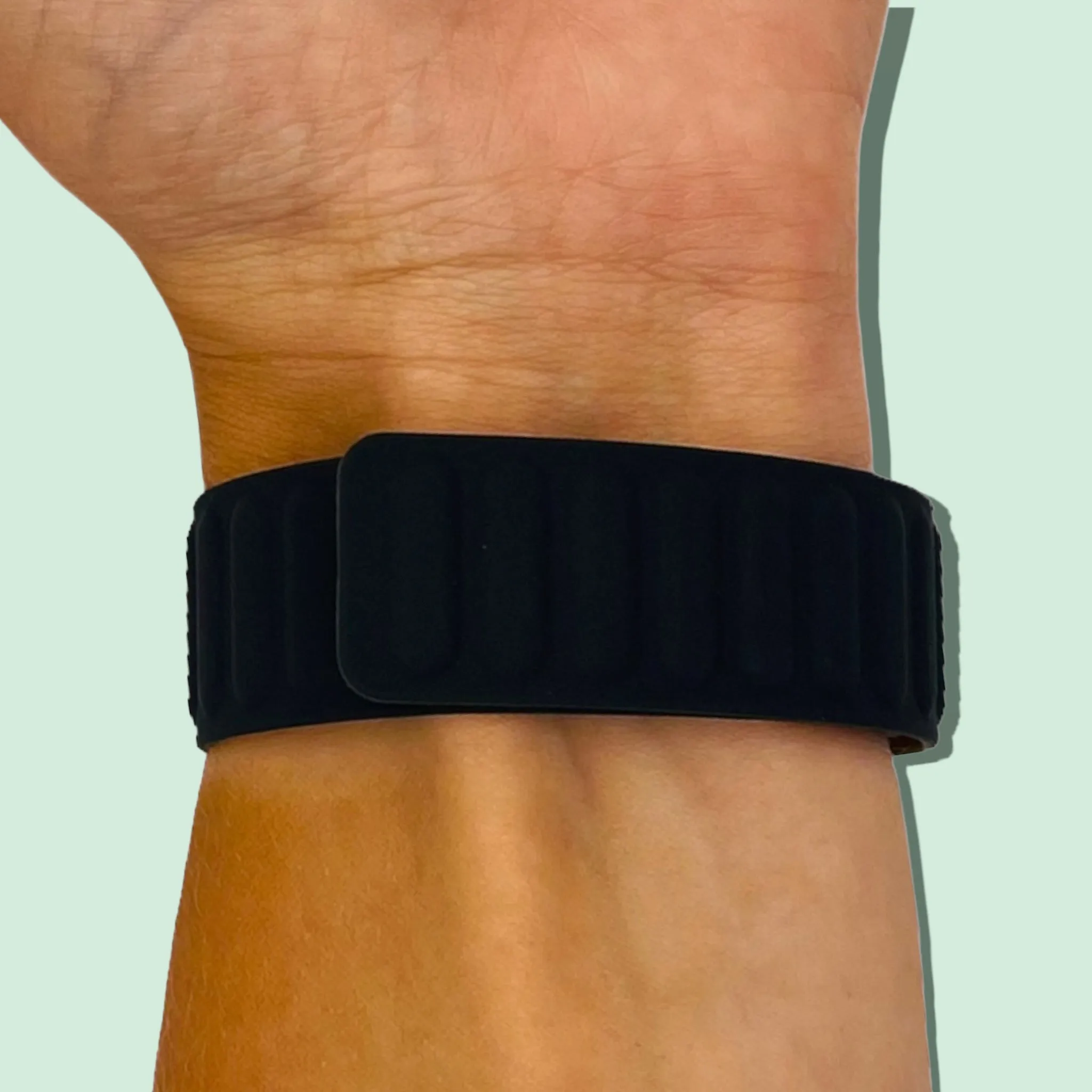 Magnetic Silicone Watch Straps Compatible with the Fitbit Charge 6