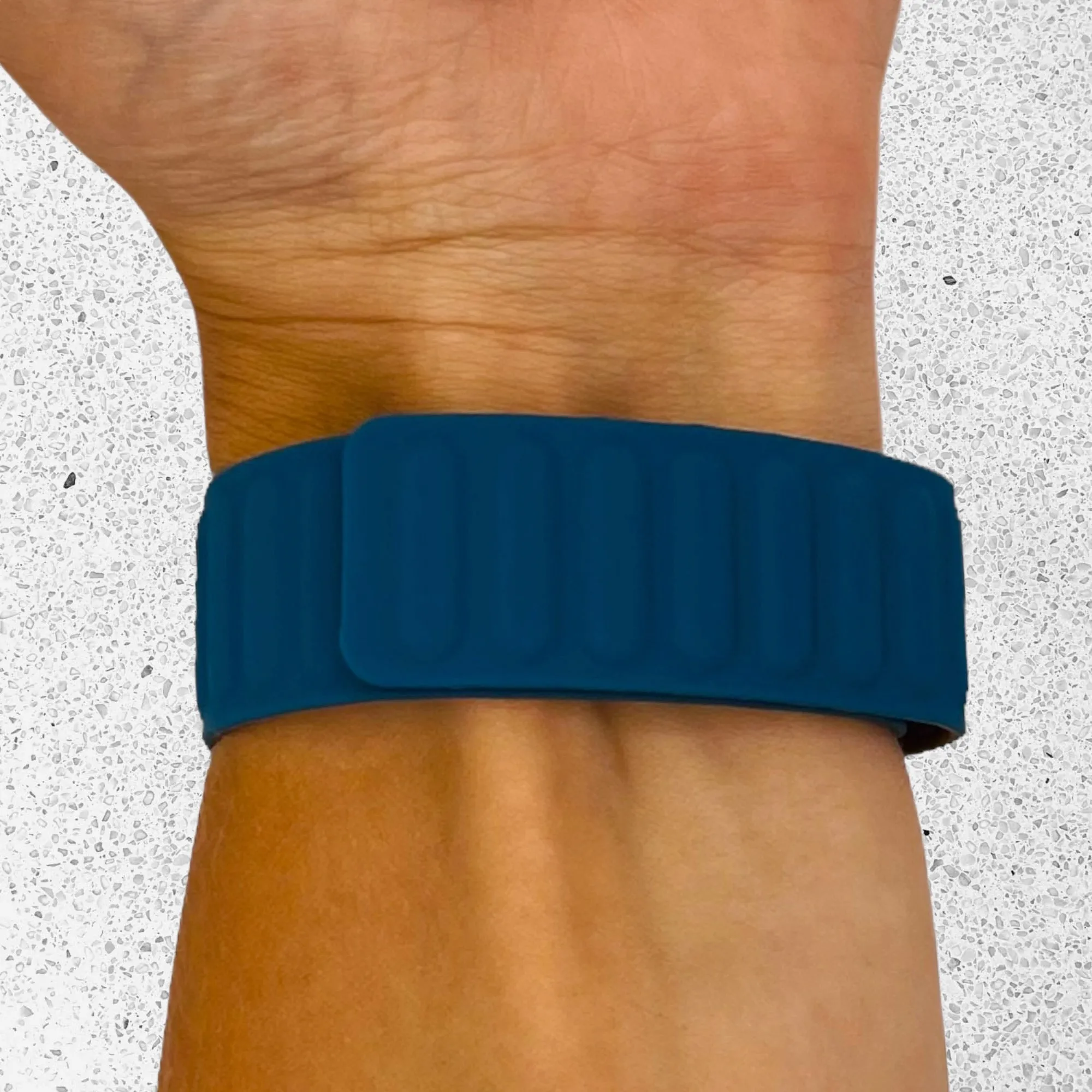 Magnetic Silicone Watch Straps Compatible with the Fitbit Charge 6