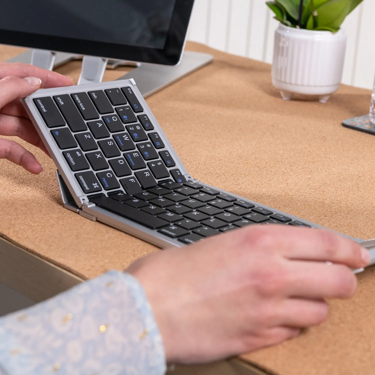 Minder Portable Folding Bluetooth Keyboard