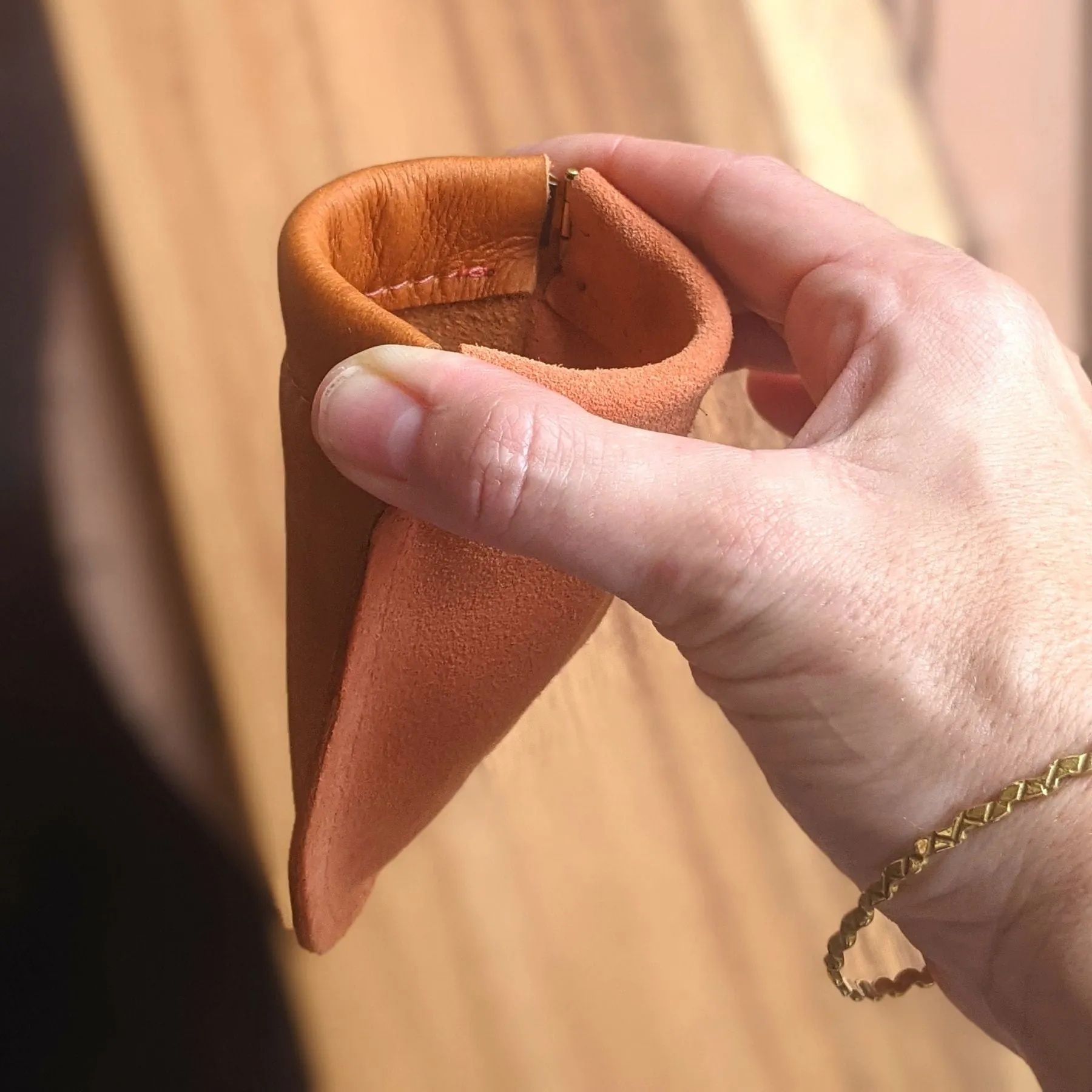 Pebble Pinch Pouch in Tan   Peach